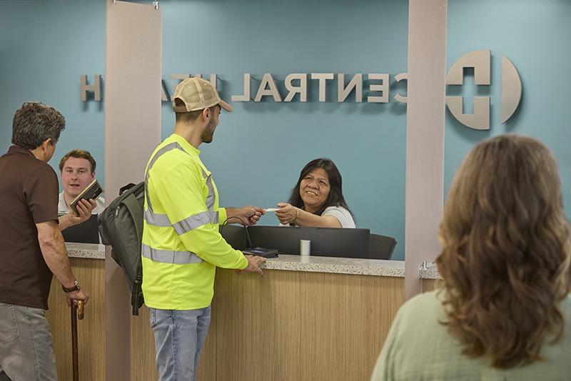 Mostrador de recepción de Central Health